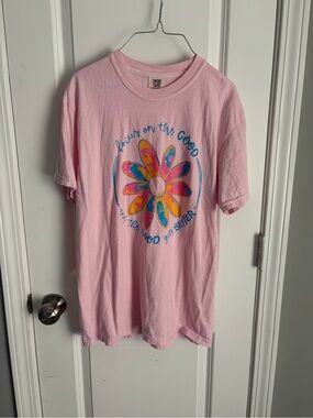 Comfort Colors Pink Short Sleeve Tee with Multicolor Daisy Graphic